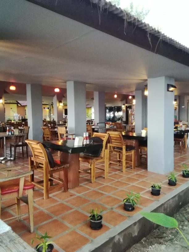 Andaman Beach Resort Koh Jum Buitenkant foto