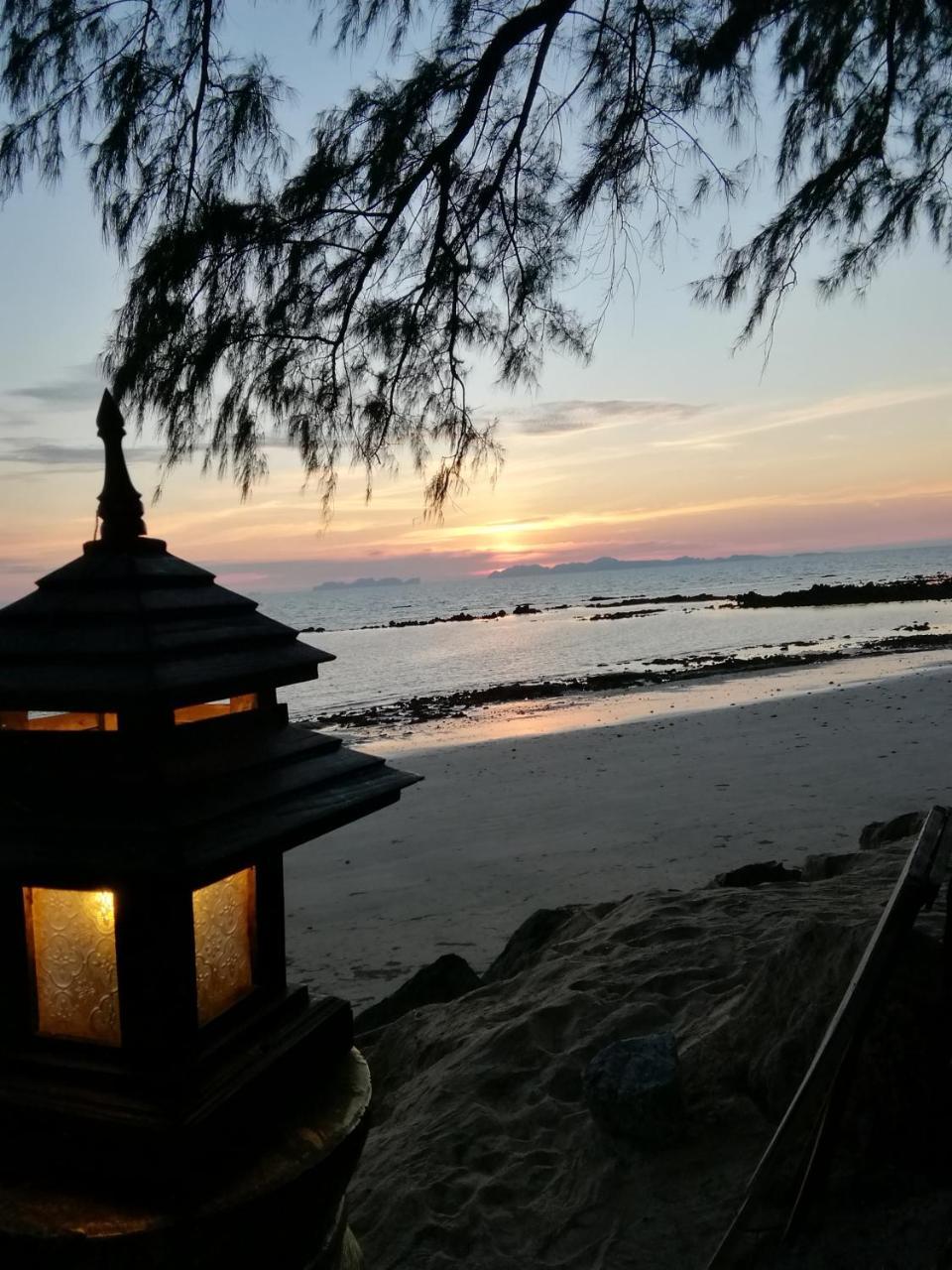 Andaman Beach Resort Koh Jum Buitenkant foto
