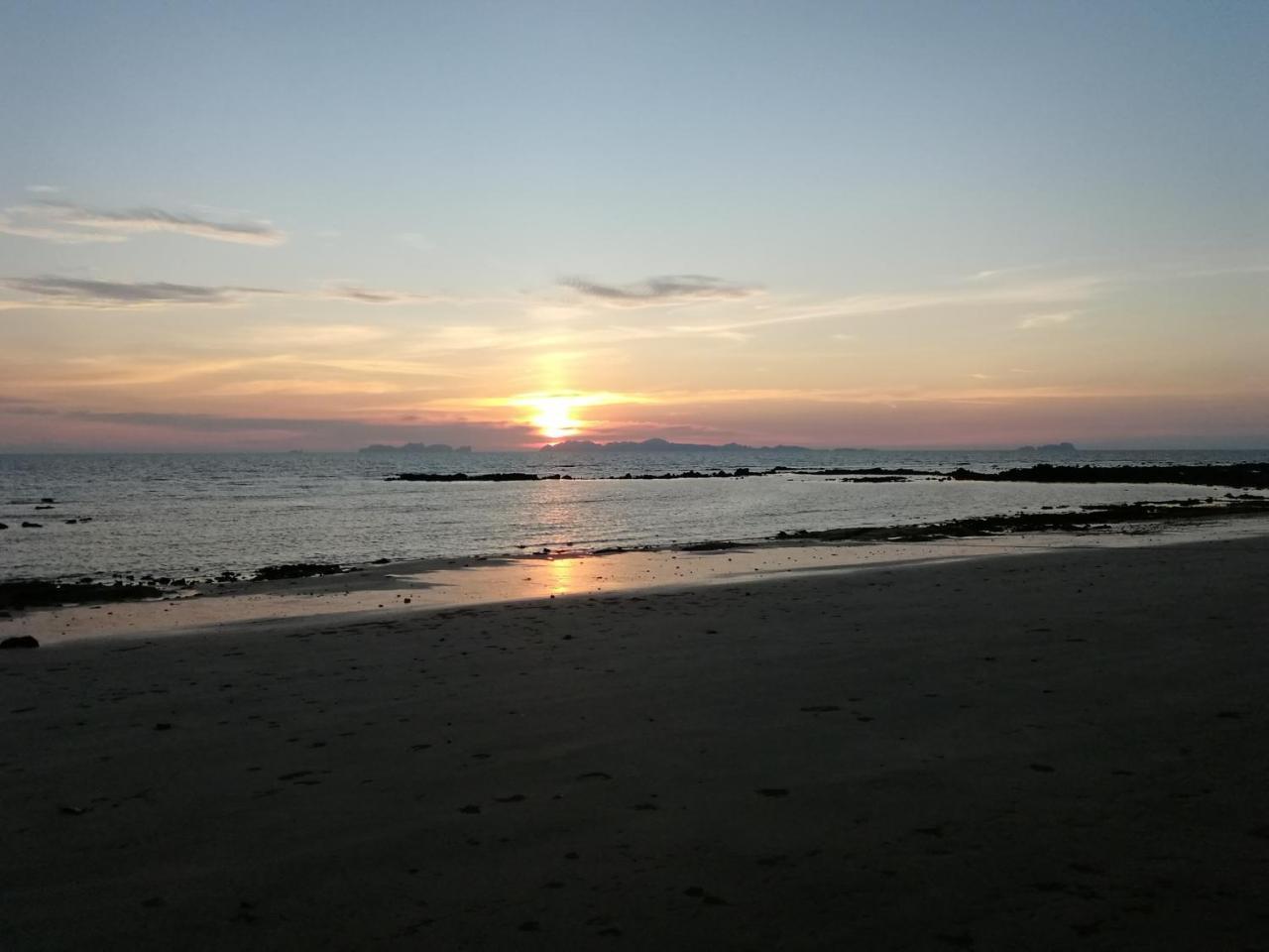 Andaman Beach Resort Koh Jum Buitenkant foto