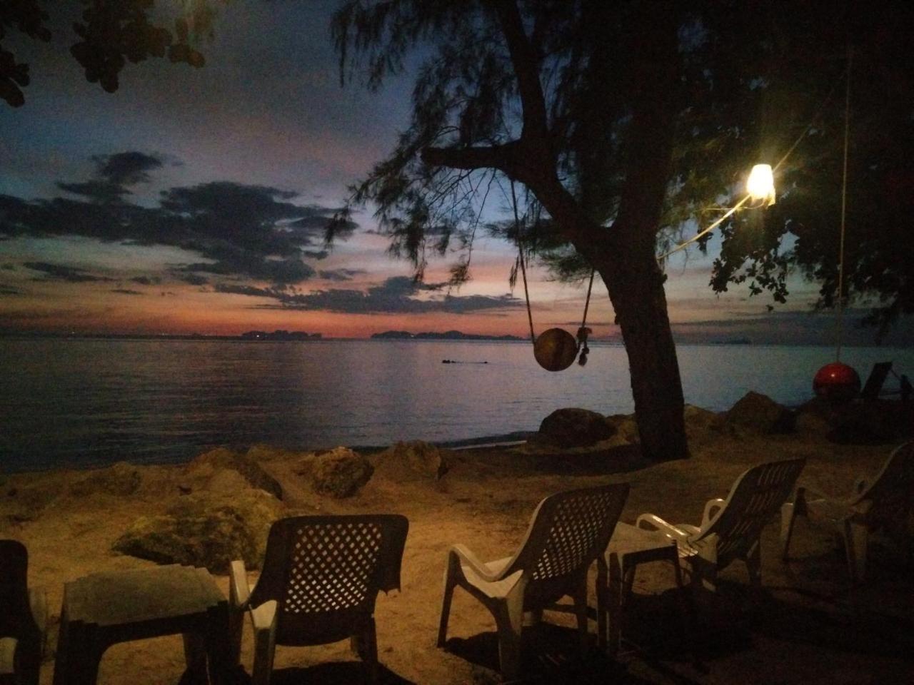 Andaman Beach Resort Koh Jum Buitenkant foto