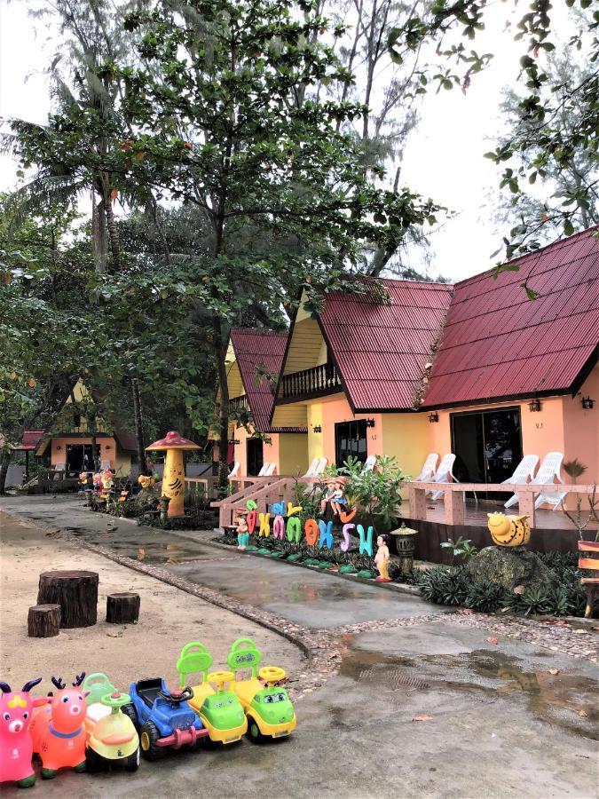 Andaman Beach Resort Koh Jum Buitenkant foto